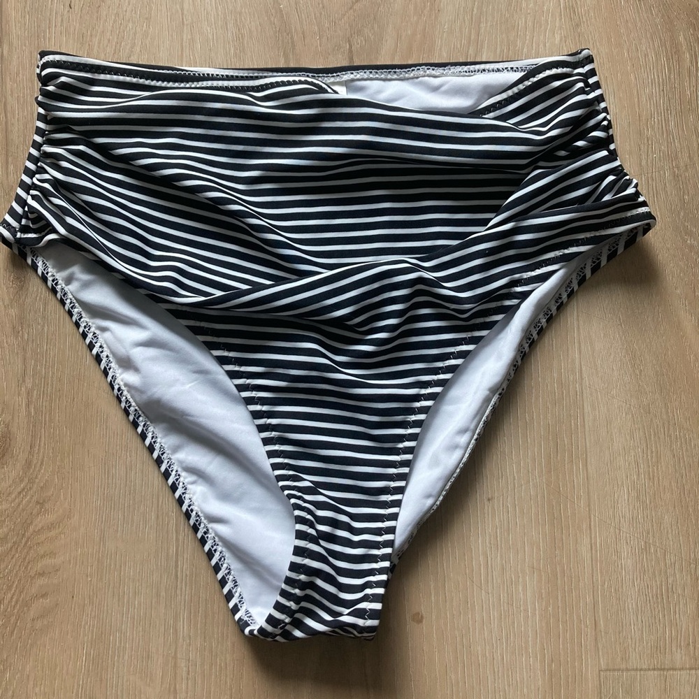 Cupshe high rise striped bottoms
